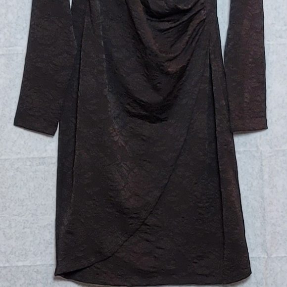 São Paulo Wrap Dress - Picture 4 of 9